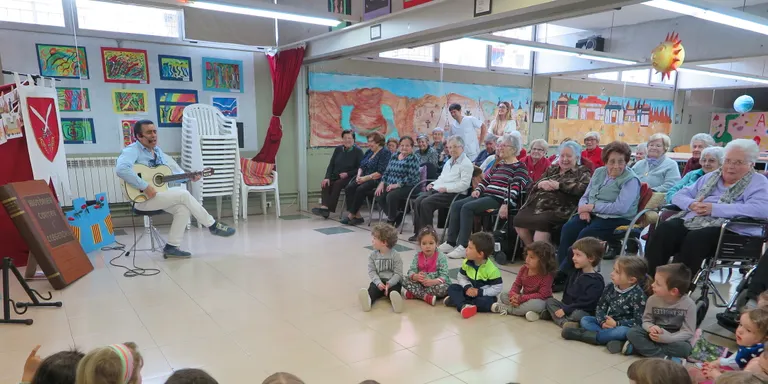 “Articulat” uneix petits i grans