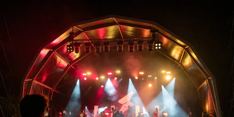 Les Fires de Girona incorporaran llengua de signes i motxilles vibratòries en alguns concerts i tres 'espais calma'