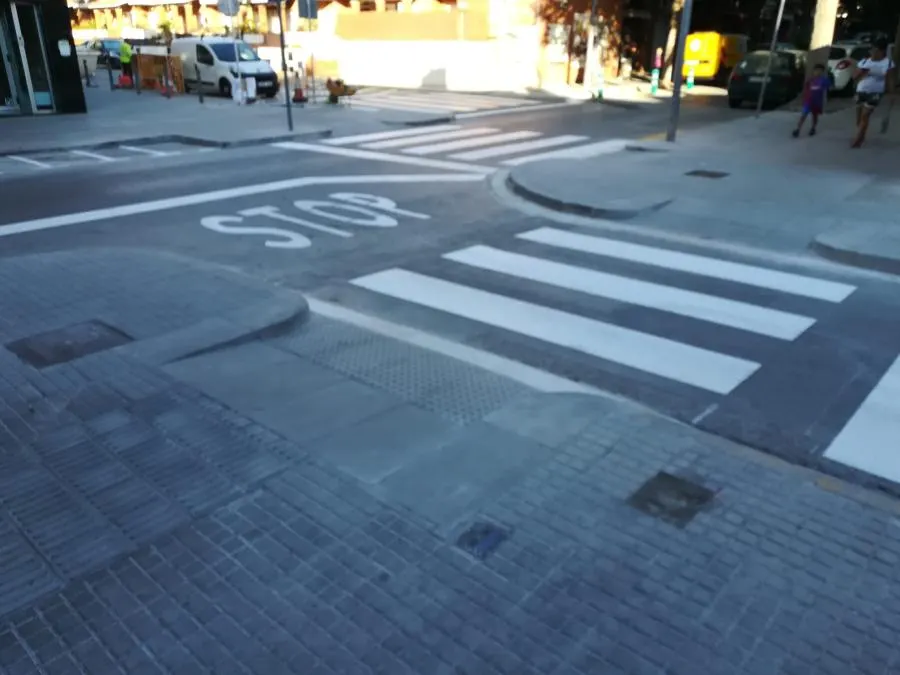 Finalitzades les obres que han fet accessibles 5 passos de vianants a Montevideo