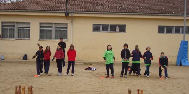 Els Jocs Esportius Escolars continuen amb bitlles i minibàsquet