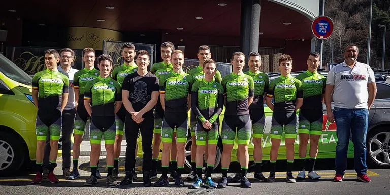 Tres ciclistes de la Seu, a l'equip andorrà MVK*12 del motorista Maverick Viñales