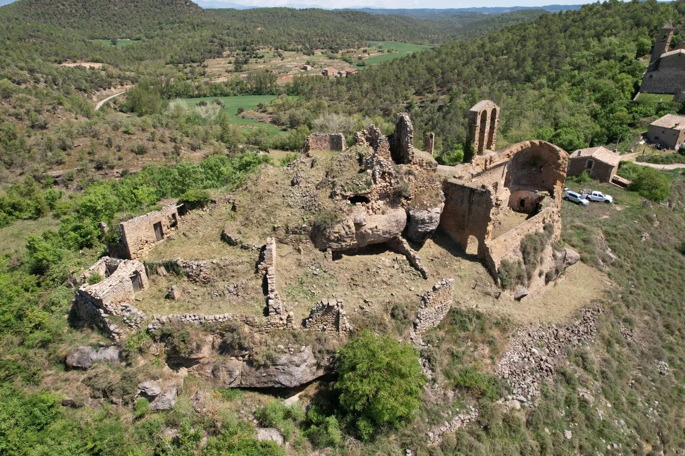 Pinell dona el tret de sortida a la restauració del conjunt medieval del Castell de Madrona