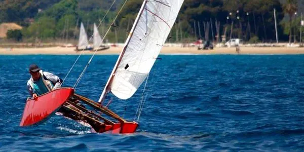 La platja d’Altafulla acollirà aquest cap de setmana la 14a edició de la Regata Desafiament de Patí de Vela