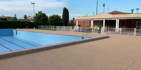La piscina municipal ofereix més torns per accedir-hi a les tardes