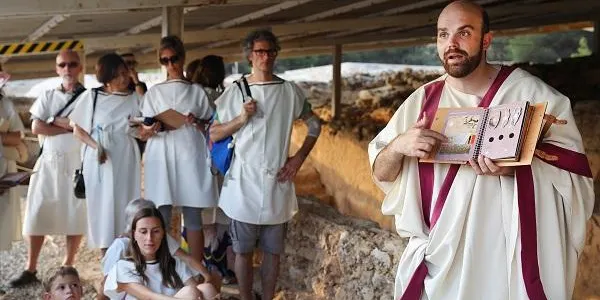 Caius i Faustina realitzen l’última visita de l’estiu a la Vil·la Romana dels Munts aquest dissabte 7 de setembre