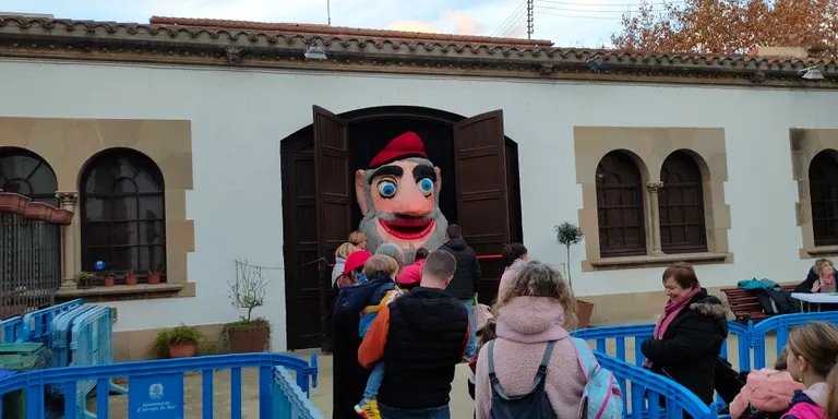 Més de 900 infants han fet cagar el Tió d’Arenys aquest cap de setmana