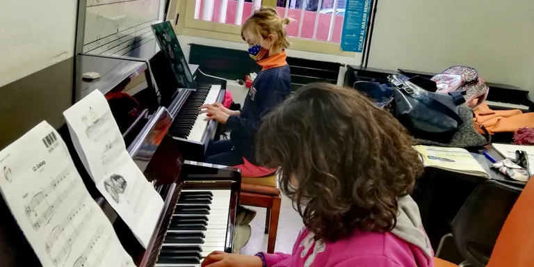 Jornada de portes obertes a l'Escola Municipal de Música amb tast d'instruments