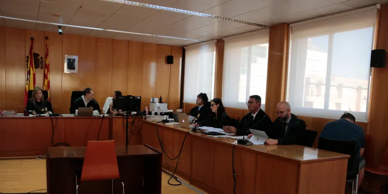 L'acusat de matar la seva exparella a Calafell declara que va colpejar-la amb una pedra per defensar-se de l'agressió