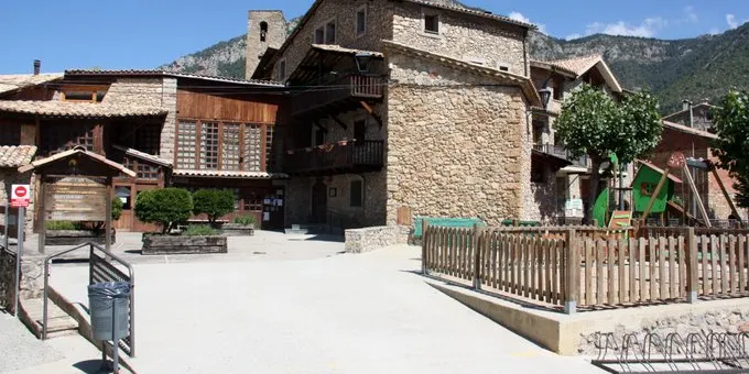 Surt a concurs l'arrendament de l'Alberg i Centre Cívic Can Cortina de Tuixent
