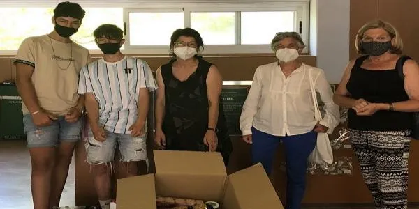 L’Institut d’Altafulla dona 50 kg d’aliments a Càritas Altafulla