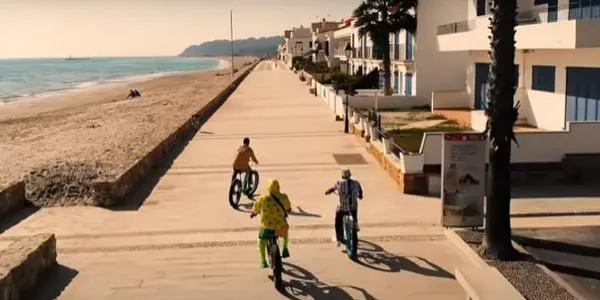 Denuncien la gravació d'un videoclip sexista a la platja d'Altafulla