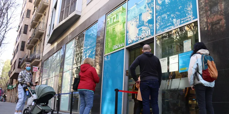 La contractació indefinada baixa durant el segon trimestre de 2023