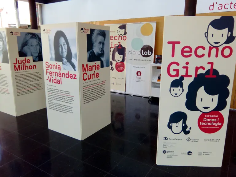Tecno-girl a la Biblioteca Serra i Moret