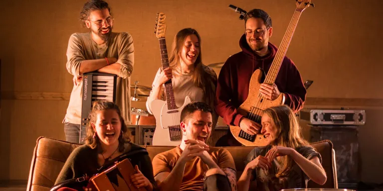 La Troupe publica el seu primer disc: "Festisme"