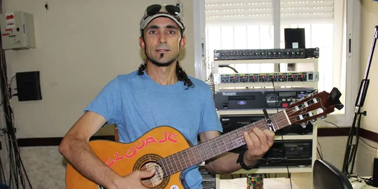 «El Guaje» de Los Molares compone canciones personalizadas para regalar en el confinamiento