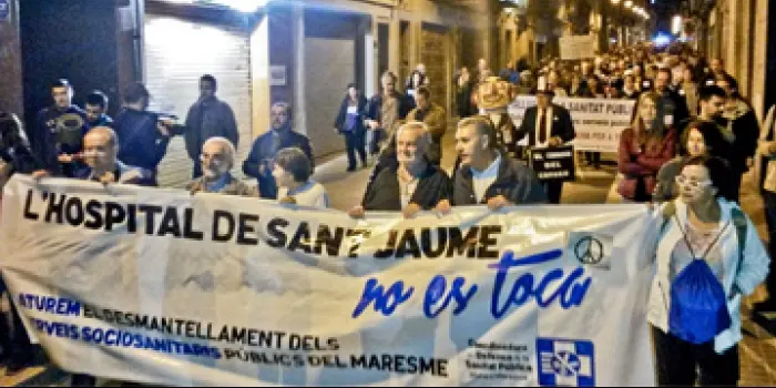 500 persones es manifesten contra el tancament de l'hospital Sant Jaume de Mataró