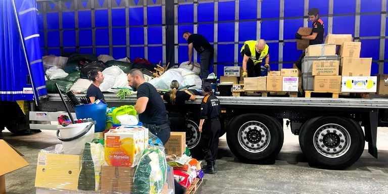 El comboi solidari de Torredembarra entre l'ajuda per als afectats per la DANA al País Valencià