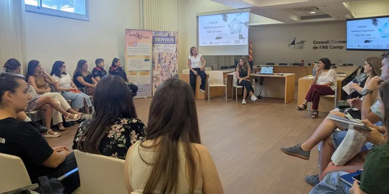 La Taula de Violències Masclistes Valls-Alt Camp reforça la coordinació dels serveis d’atenció