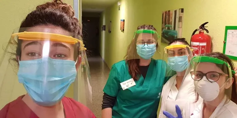 Viseres de PVC pel personal sanitari: un altre projecte solidari a Pineda