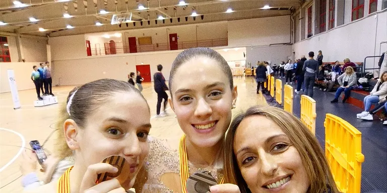 Les germanes Ares i Núria Navarro, del Solsona Patí Club, tornen a pujar al podi als Opens World Skate de patinatge artístic de màxim nivell