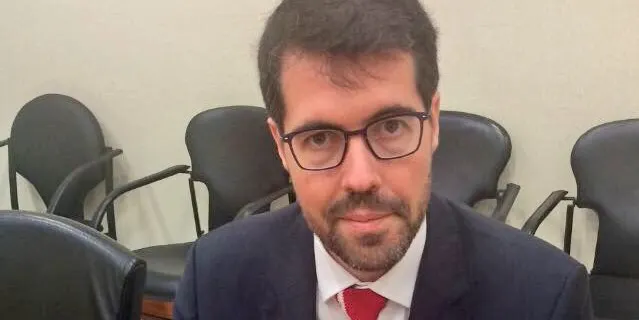 Ordre per citar els alcaldes amb condició d'aforats, entre els quals hi ha Albert Batalla, per la col·laboració en el referèndum de l'1-O