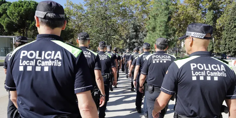 La ciutadania de Cambrils aprova la seguretat ciutadana i suspèn els equipaments esportius