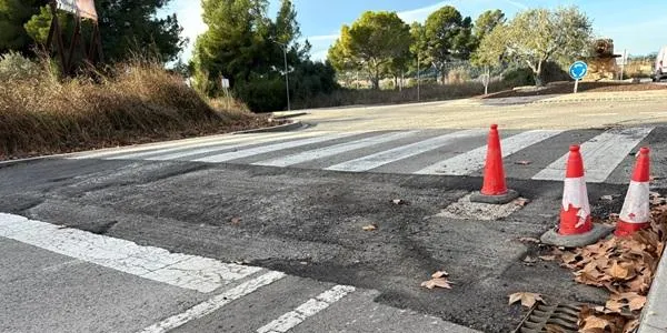 Alguns ressalts del carrer Marquès de Tamarit d’Altafulla presenten irregularitats després de ser rebaixats