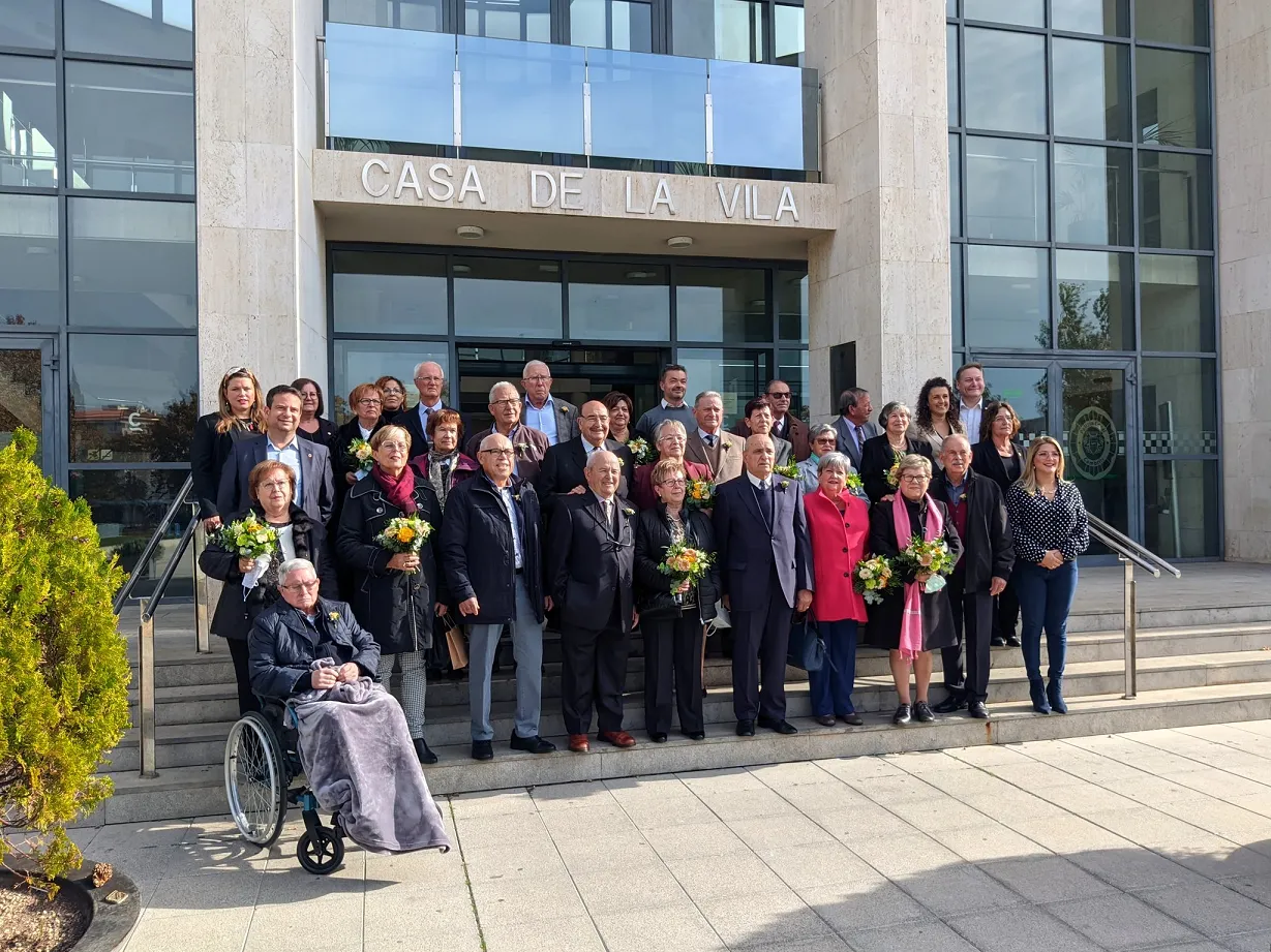 Una dotzena de parelles celebren les Noces d’Or a l’Ajuntament de Cambrils