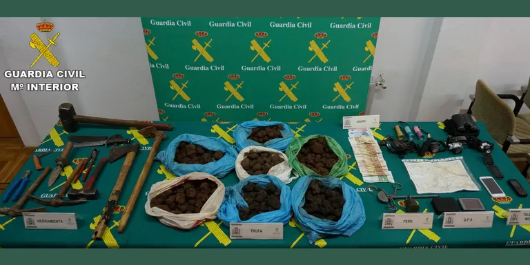 Detinguts dos veïns d'Organyà per robatoris en explotacions de tòfona de Terol