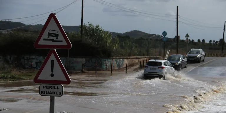 Onze ferits i 829 trucades al 112 per les pluges torrencials al Baix Penedès i el Tarragonès