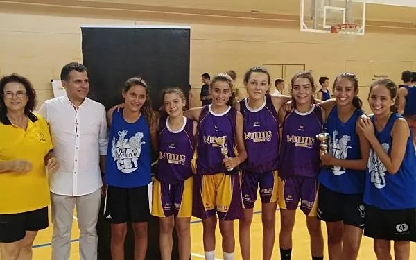 120 jugadors posen llum al 25è aniversari del 3x3 de Bàsquet