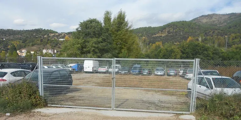 El nou dipòsit judicial de vehicles de la Seu allibera espais d'aparcament