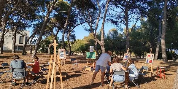 La segona edició del mercat ‘Art al carrer’ supera l’èxit de la jornada inaugural
