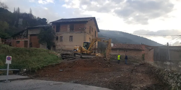 Iniciades les obres a la cruïlla entre els carrers Monturull i Bellavista de la Seu d'Urgell