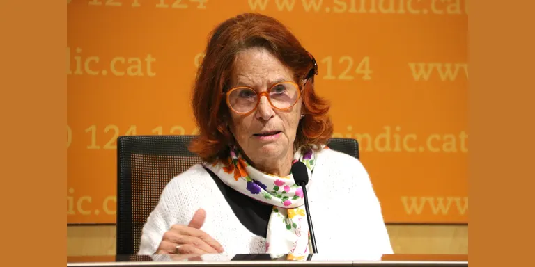 La síndica de greuges proposa rebaixar l'edat per votar als 16 anys i ampliar l'educació obligatòria fins als 18