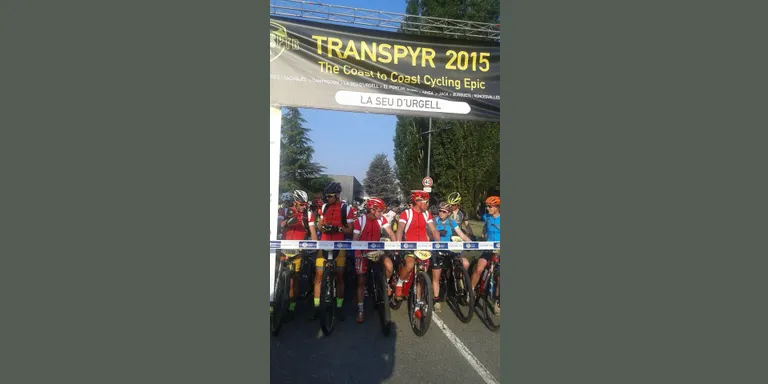 La Seu d'Urgell acull la sortida de la 3a etapa de la cursa ciclista Transpyr 2015
