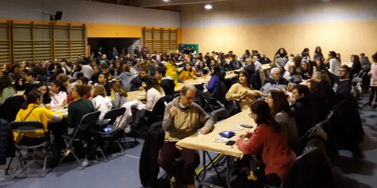 La Quina Solidària de l'Institut Euclides recapta 891 pel menjador social de Poblenou