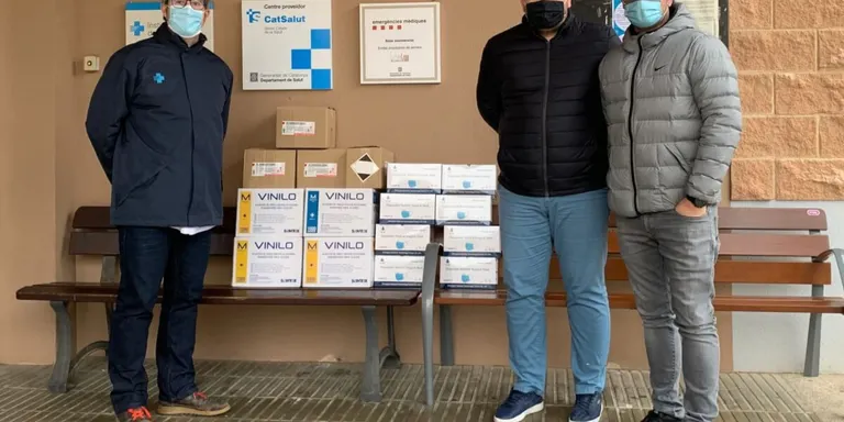El Gordet de la Sort entrega material valorat en 800 euros al CAP d'Agramunt