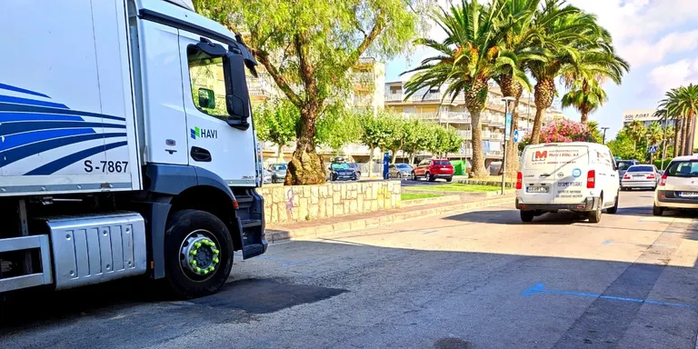 L’Ajuntament arranja un centenar de clots en diferents carrers de Cambrils