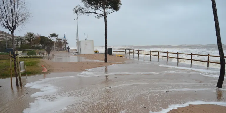 Es configura una llevantada que pot durar dies i acumular pluja i afectar la façana marítima