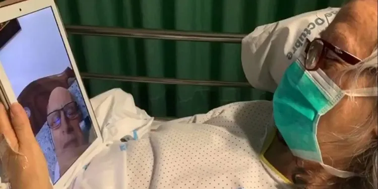 Un utrerano impulsa una campaña para que los enfermos hospitalizados puedan hablar con sus familias por móvil