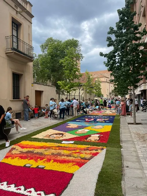 Les flors tornen a omplir el cap de setmana de Corpus a Caldes