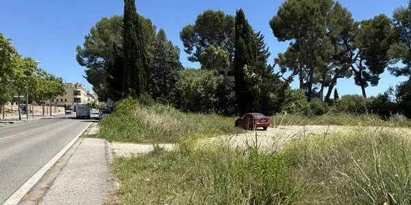 L’Ajuntament d’Altafulla valora crear un aparcament provisional a La Cabana per facilitar l’accés al centre de la vila