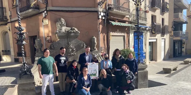 La plaça de la Font del Lleó s'estrena com a escenari de la diada de Sant Jordi a Caldes