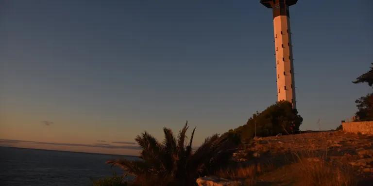 Tornen les visites guiades al far de Torredembarra