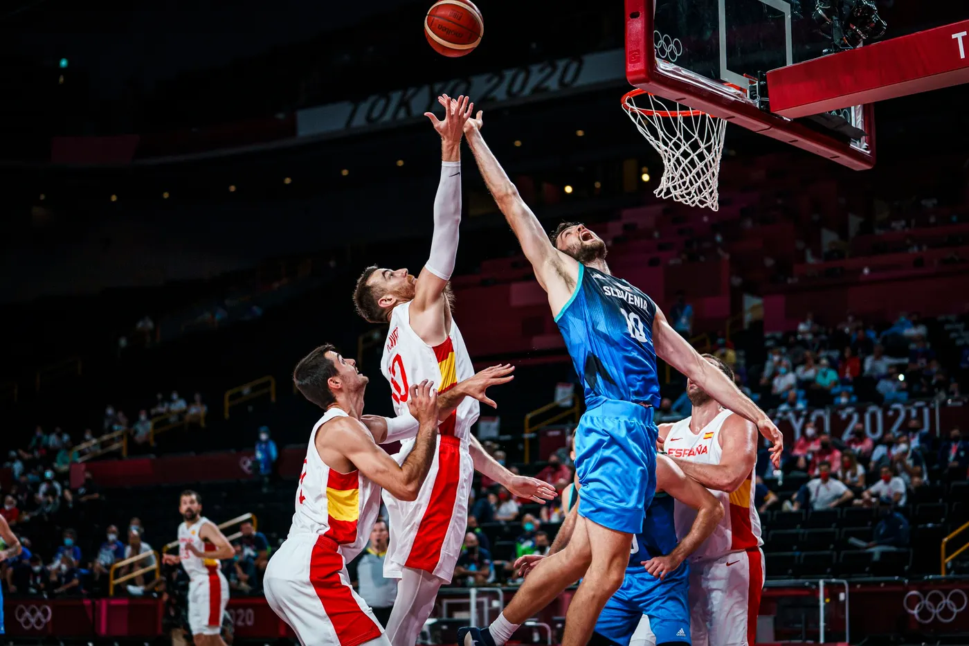 Espanya perd amb l'Eslovènia de Doncic (87-95) i es complica el creuament de quarts