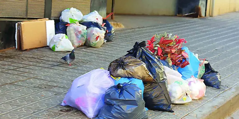 Campanya per reduir les bosses de brossa tretes fora de l'horari establert