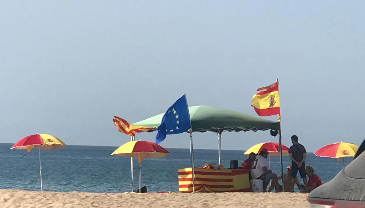 Acció a la Platja dels Pins del GARCE, Grupo de Acción y Resistencia de Ciutadanos por España