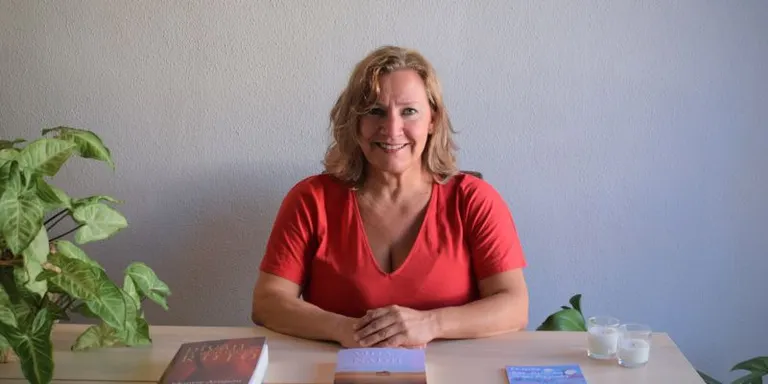 La escritora Montse Arispón habla en COPE Utrera de su última novela