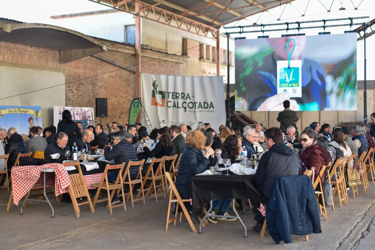 Valls comparteix una calçotada simultània amb altres ciutats europees